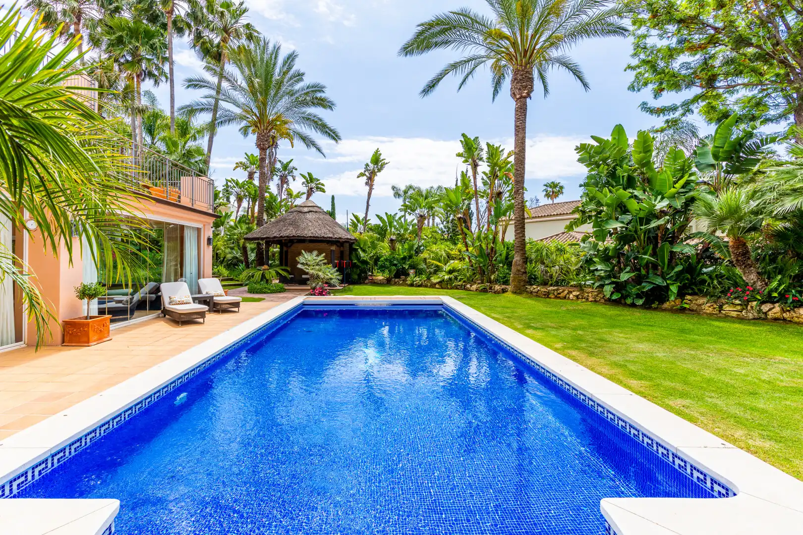 Piscina de Casa o xalet en venda en Marbella amb Aire condicionat, Jardí privat i Terrassa
