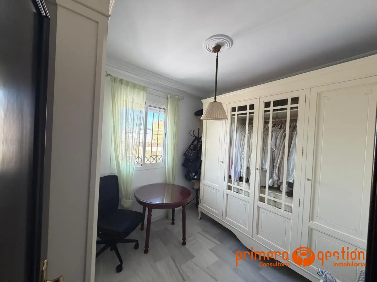 Schlafzimmer von Maisonette zum Verkauf in Lora del Río mit Klimaanlage, Heizung und Terrasse