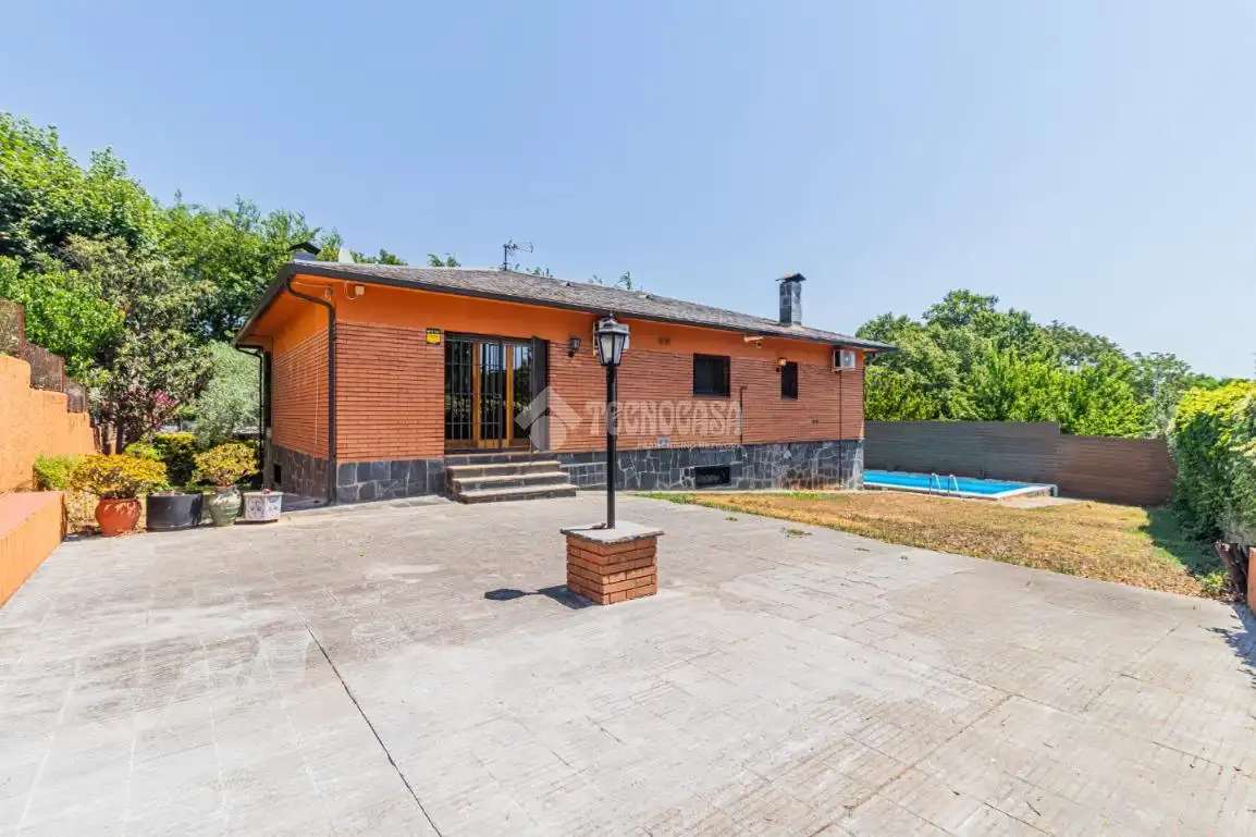 Vista exterior de Casa o xalet de lloguer en Sant Cugat del Vallès amb Aire condicionat, Calefacció i Terrassa