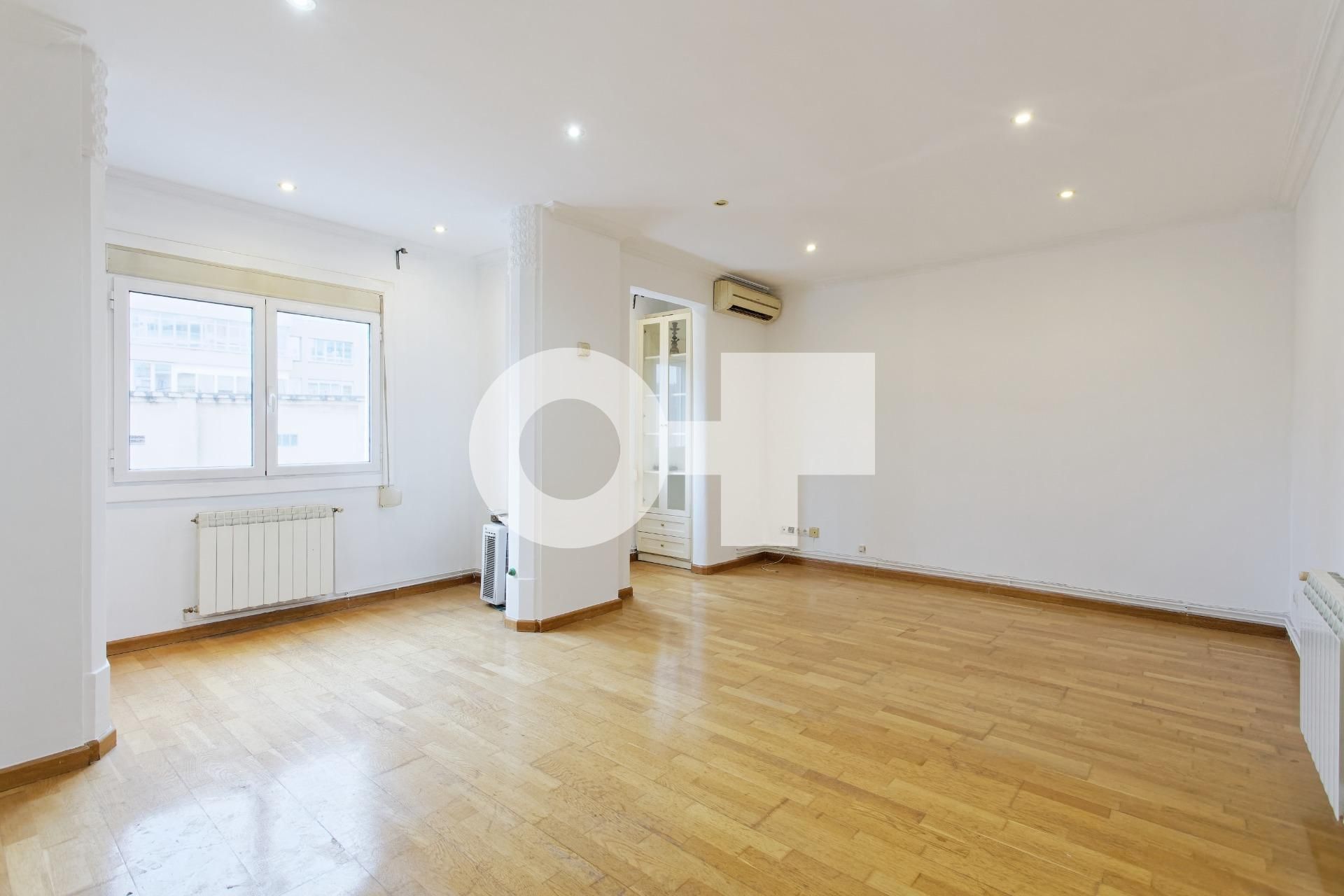 Sala d'estar de Apartament en venda en  Barcelona Capital amb Calefacció i Alarma