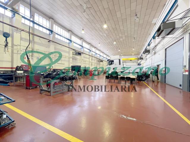 Nave industrial en Alquiler en Calle de Ramón y Cajal, 29 en Las Dehesillas - Vereda de los Estudiantes