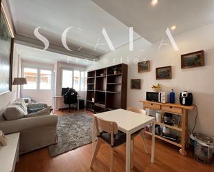 Living room of Flat to rent in  Madrid Capital  with Air Conditioner, Heating and Parquet flooring