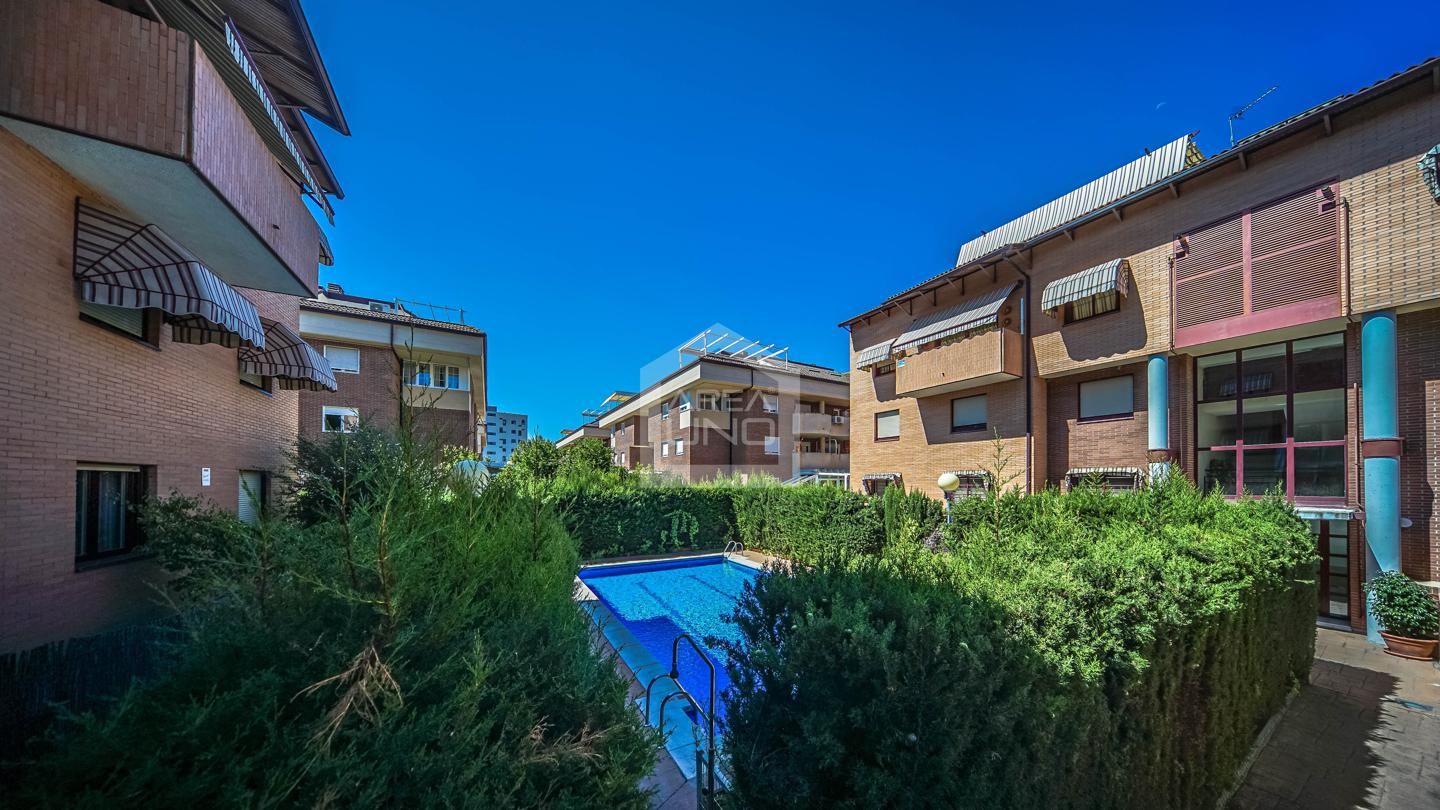 Vista exterior de Dúplex en venta en Alcorcón con Aire acondicionado, Calefacción y Parquet