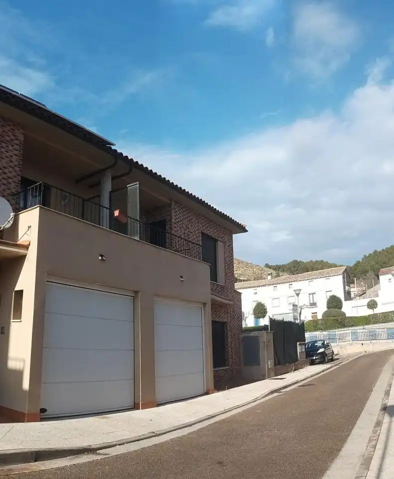 Vista exterior de Casa adosada en venta en Paracuellos de Jiloca con Calefacción, Jardín privado y Terraza