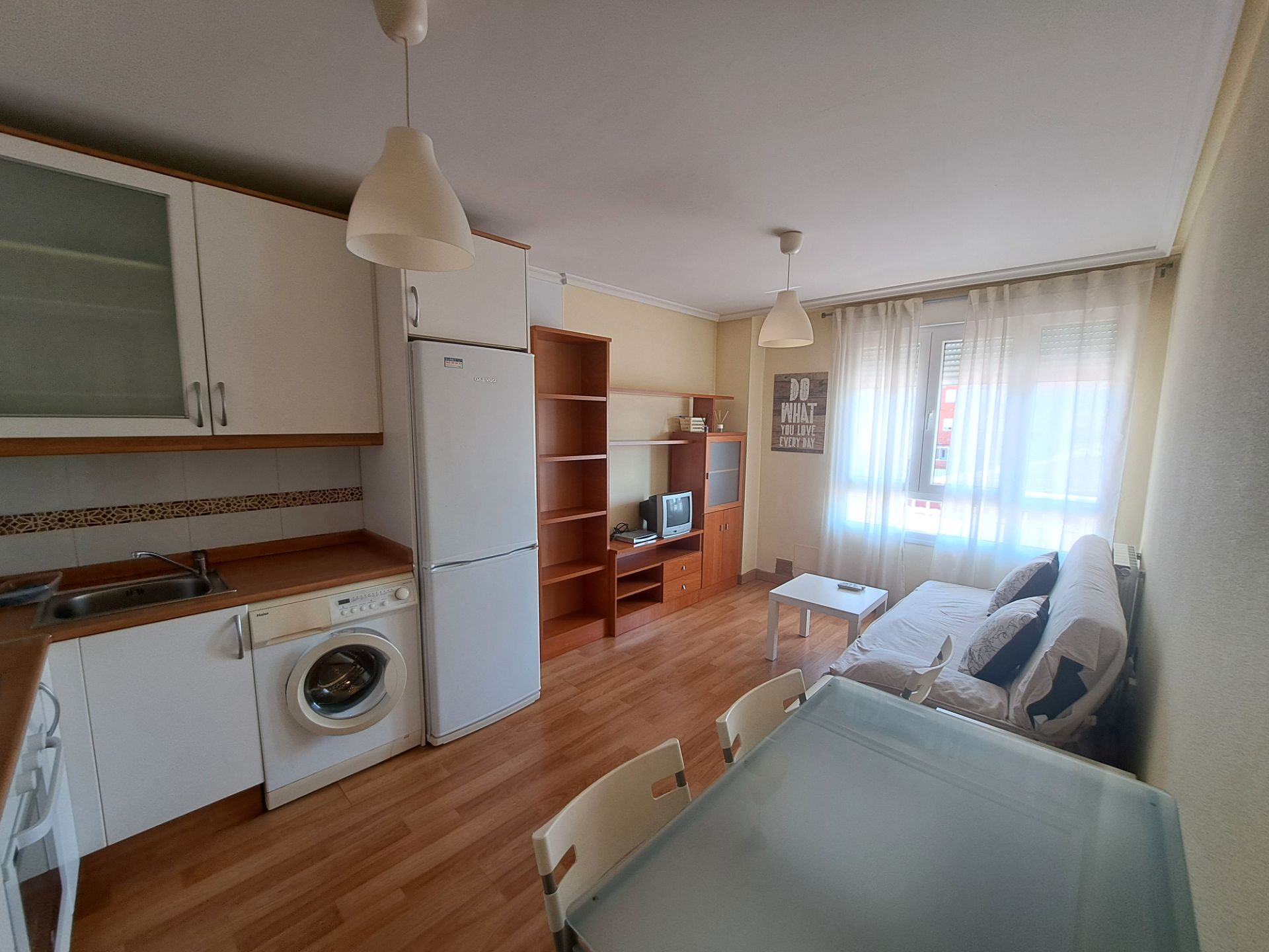Dormitori de Apartament de lloguer en San Andrés del Rabanedo amb Calefacció, Parquet i Moblat