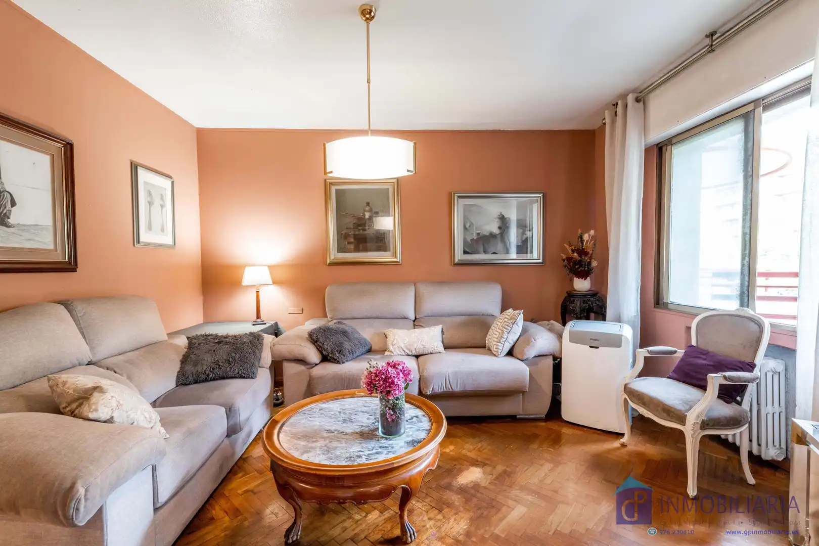 Sala d'estar de Pis en venda en Zaragoza amb Parquet, Terrassa i Traster