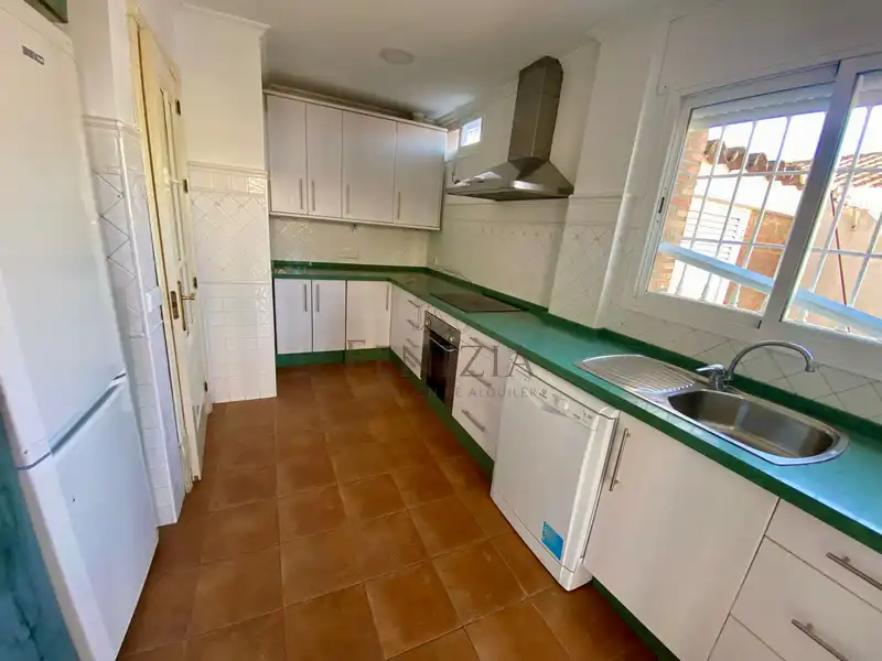 Kitchen of Detached homes for rent in El Puerto de Santa María  with Air Conditioner, Private garden and Storage room