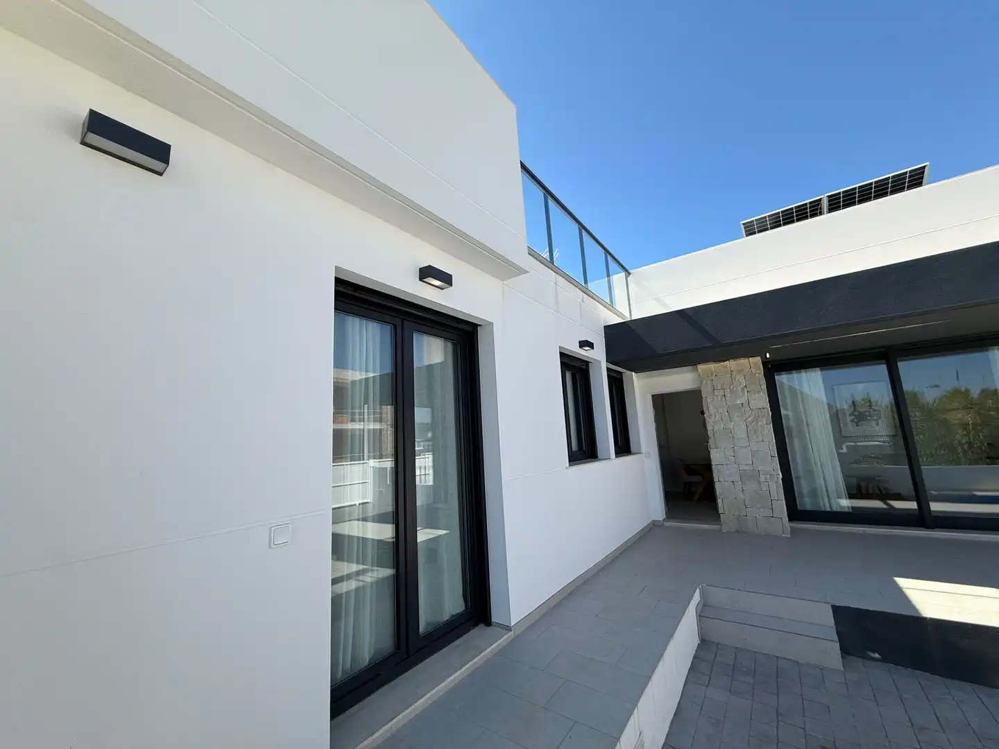 Vista exterior de Casa o xalet en venda en Dénia amb Aire condicionat, Calefacció i Jardí privat