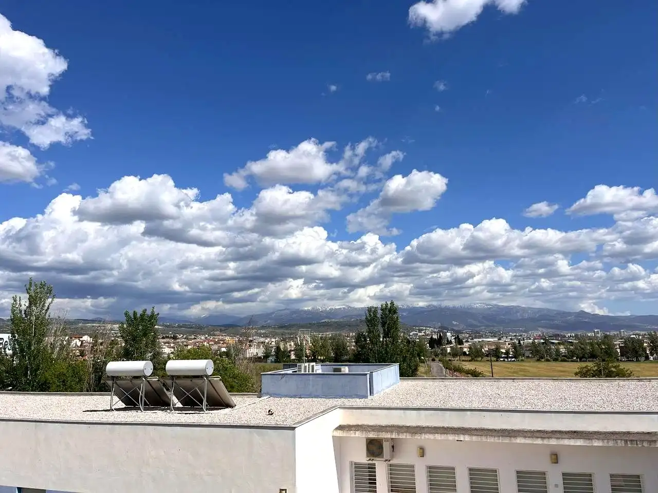 Vista exterior de Casa o xalet en venda en Peligros amb Aire condicionat, Calefacció i Jardí privat