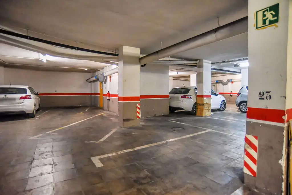 Aparcament de Garatge en venda en Centre - Sant Oleguer