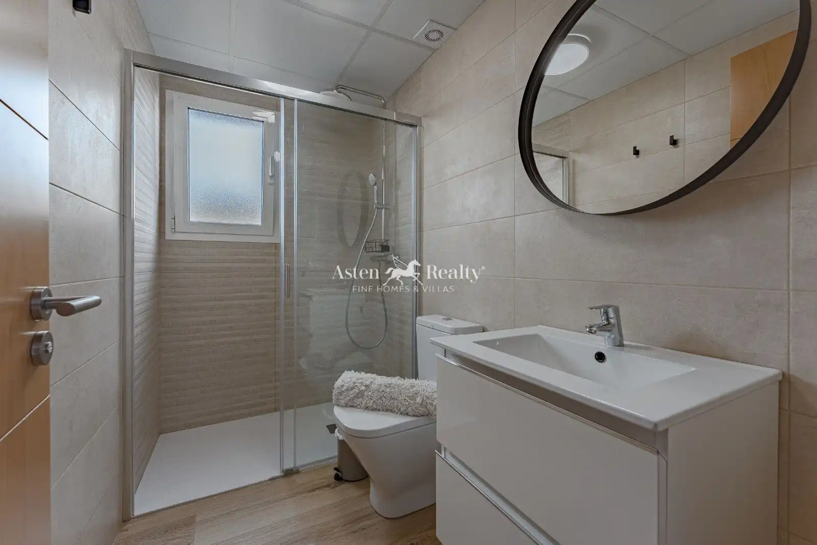 Badezimmer von Wohnung zum Verkauf in Arona mit Klimaanlage, Privatgarten und Terrasse