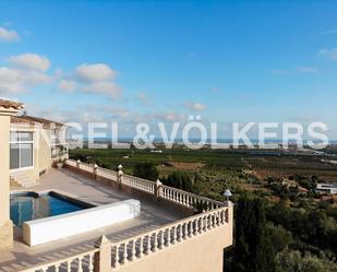 Vista exterior de Casa o xalet en venda en Vinaròs amb Aire condicionat, Terrassa i Piscina