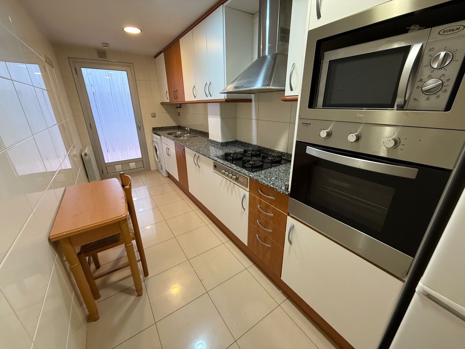 Cuina de Planta baixa en venda en Cornellà de Llobregat amb Aire condicionat, Calefacció i Parquet