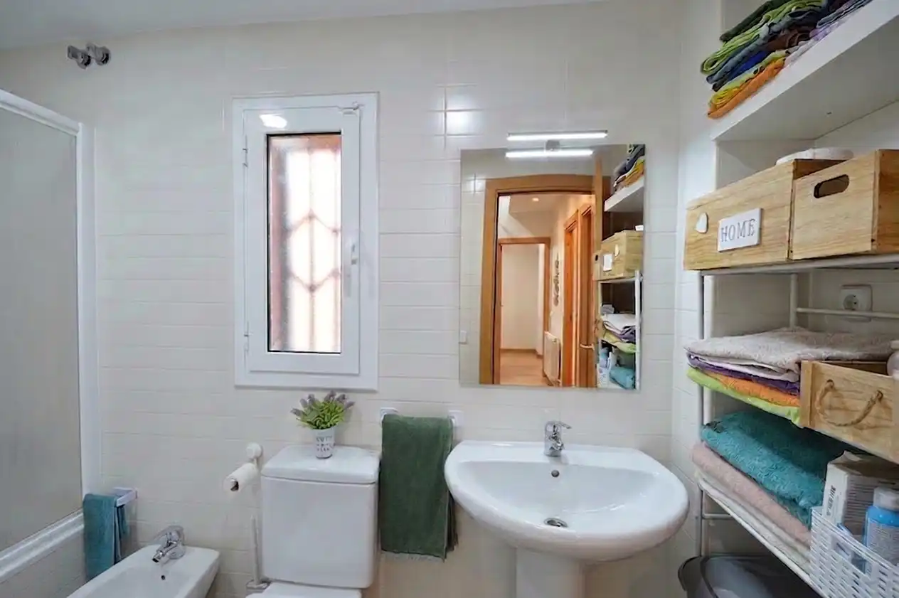 Baño de Casa adosada en venta en Abrera con Aire acondicionado, Calefacción y Parquet