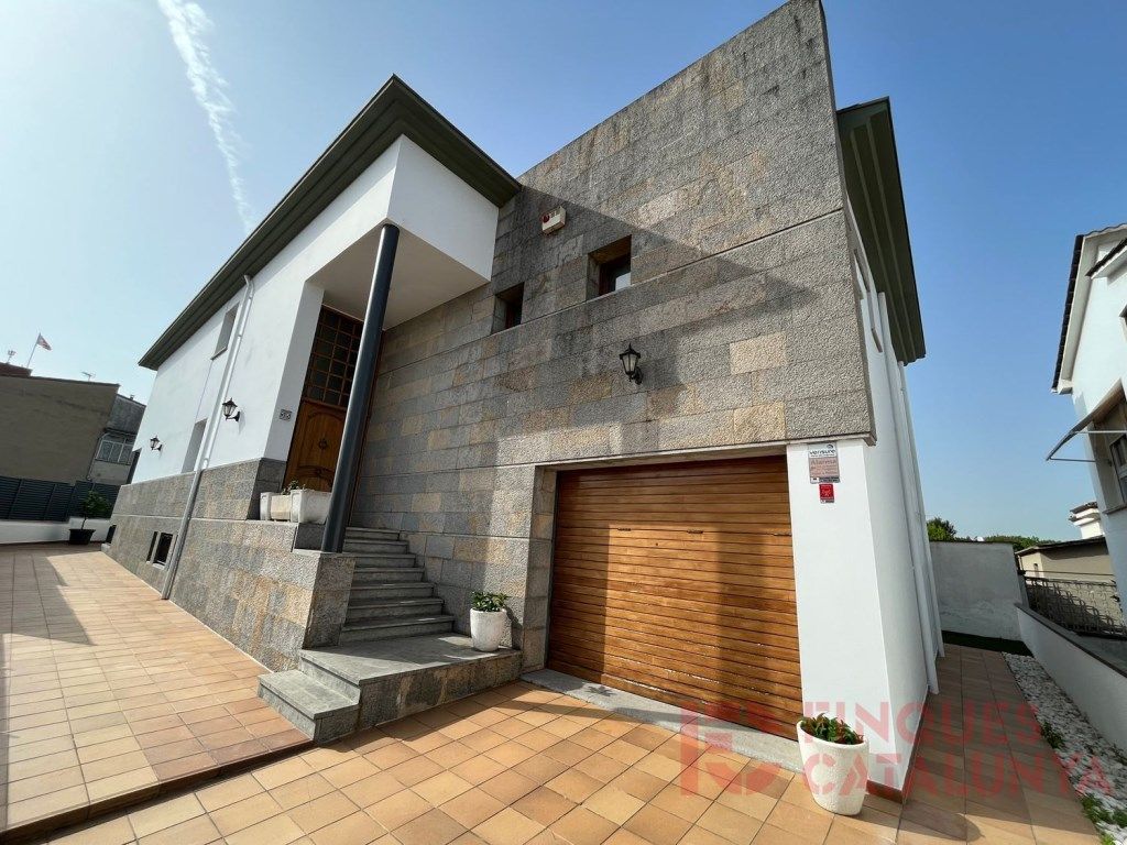 Vista exterior de Casa o xalet en venda en Vilablareix amb Terrassa