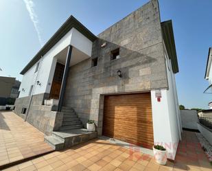 Vista exterior de Casa o xalet en venda en Vilablareix amb Terrassa