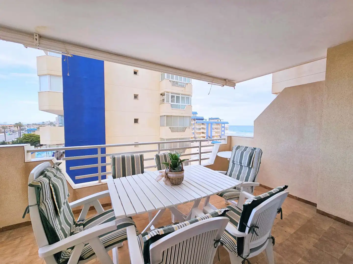 Terrassa de Apartament de lloguer en La Manga del Mar Menor amb Calefacció, Terrassa i Piscina comunitària