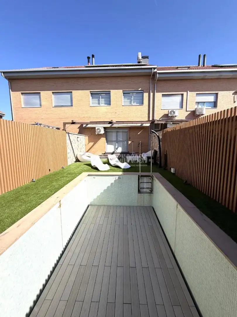 Piscina de Pis en venda en Villalbilla amb Jardí privat i Piscina