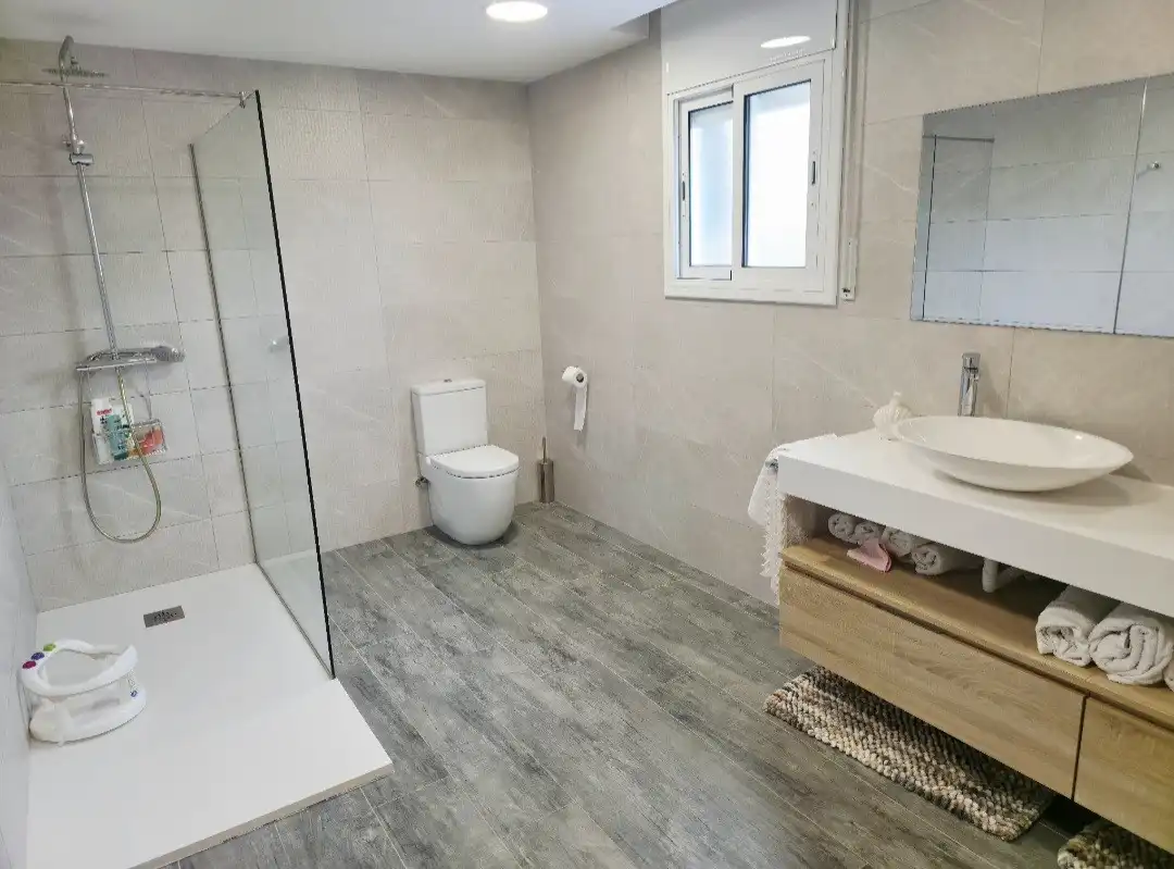 Bathroom of Houses for sale in Sant Fost de Campsentelles  with Air Conditioner, Heating and Private garden