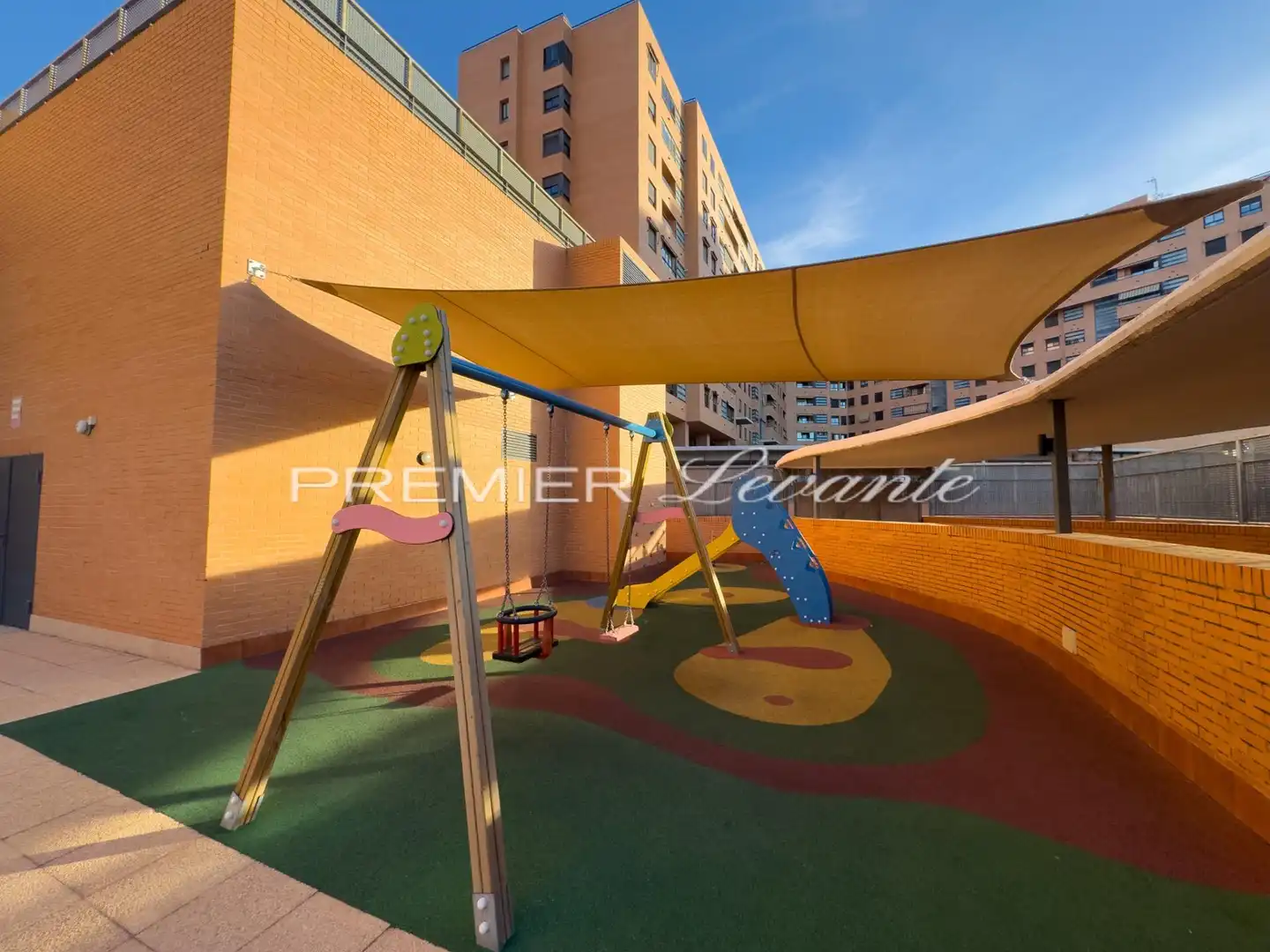 Terrassa de Àtic en venda en Alicante / Alacant amb Aire condicionat, Calefacció i Jardí privat