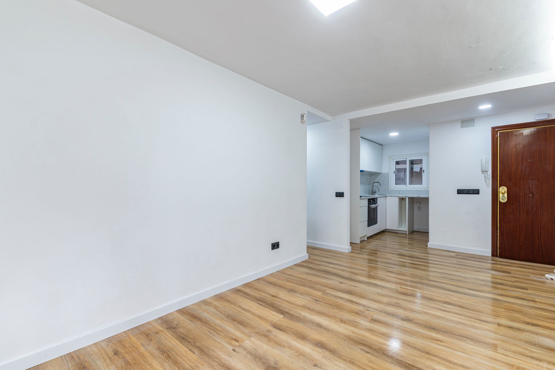 Flat for sale in  Barcelona Capital  with Air Conditioner, Parquet flooring and Oven