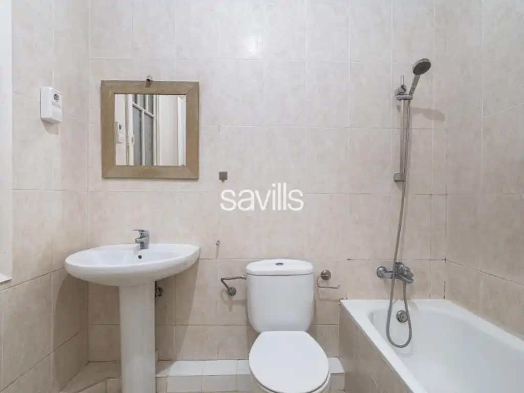 Bany de Apartament en venda en Barcelona amb Aire condicionat i Balcó