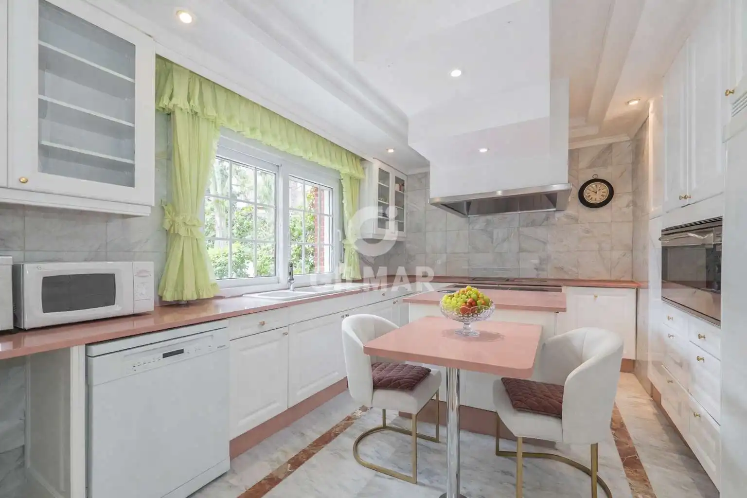 Kitchen of Houses for sale in Pozuelo de Alarcón  with Heating, Private garden and Swimming Pool