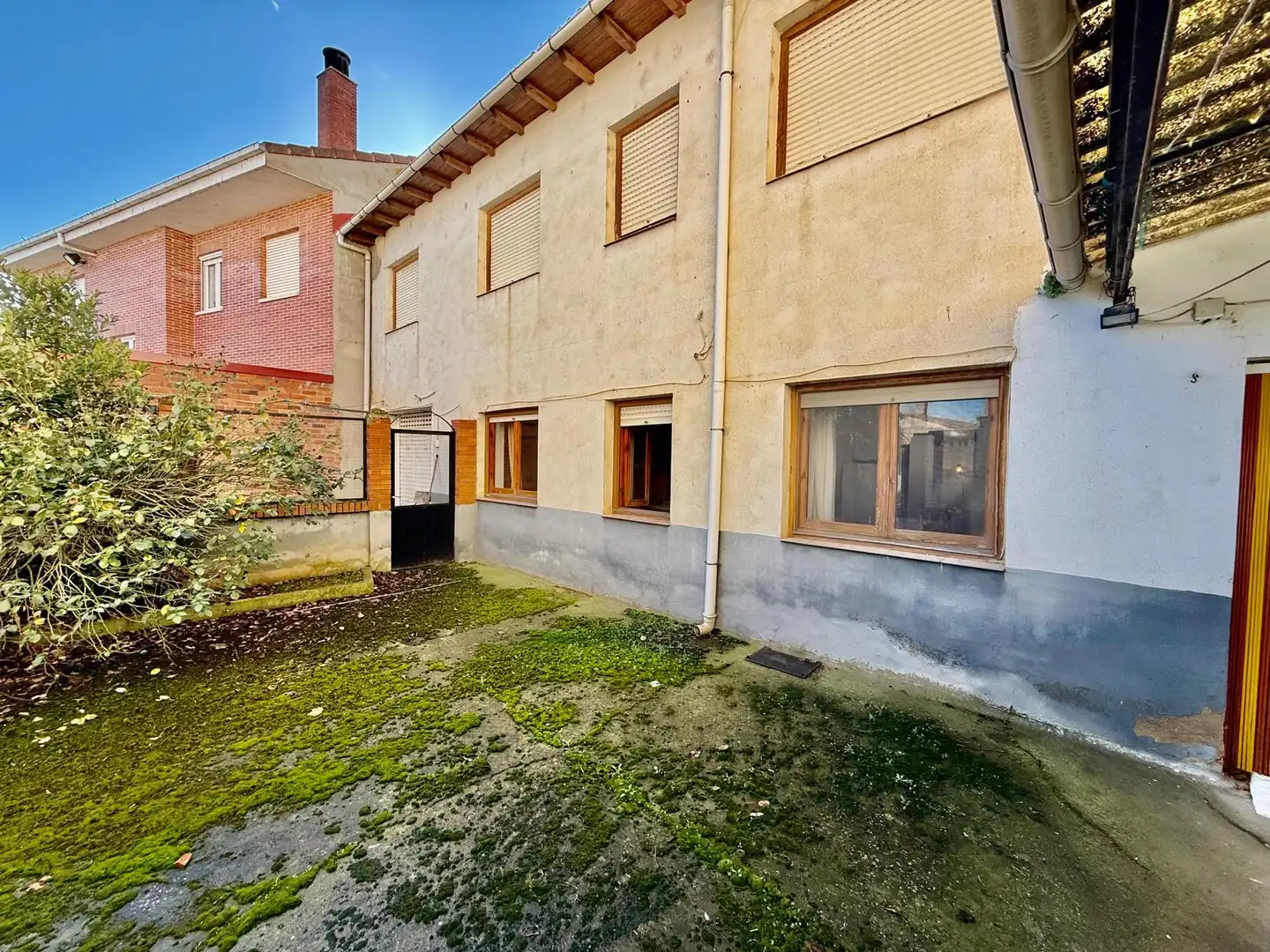 Vista exterior de Finca rústica en venda en Villademor de la Vega amb Calefacció