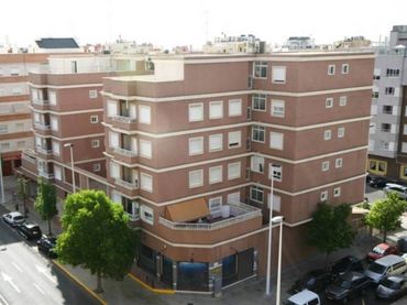 Individual de lloguer a Carrer Albatera 3