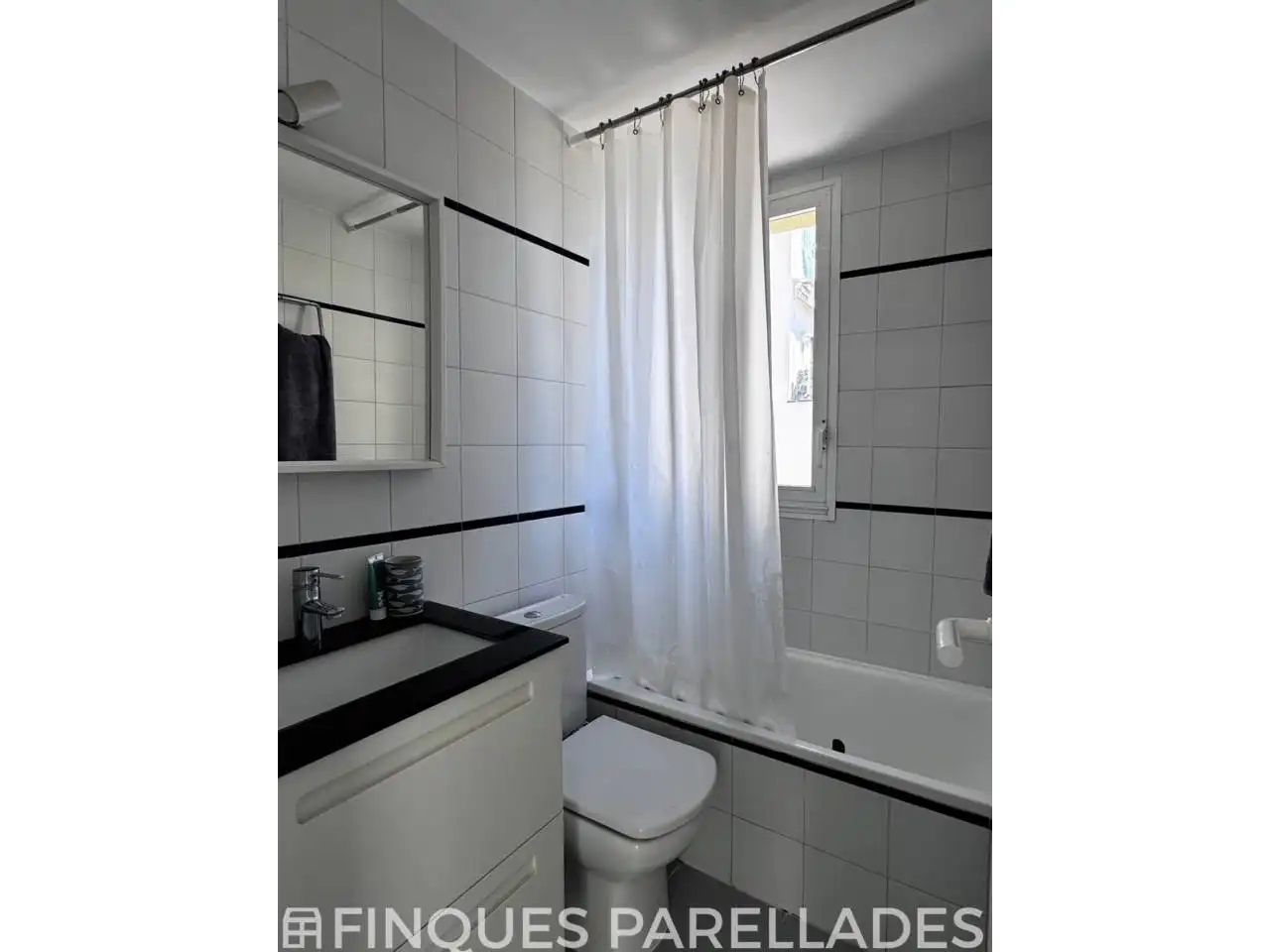 Bathroom of Attic for sale in Sitges  with Air Conditioner, Heating and Parquet flooring