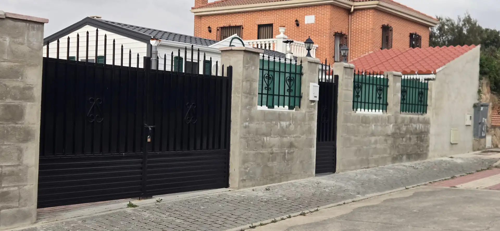 Vista exterior de Casa o xalet en venda en Maello amb Aire condicionat, Jardí privat i Traster