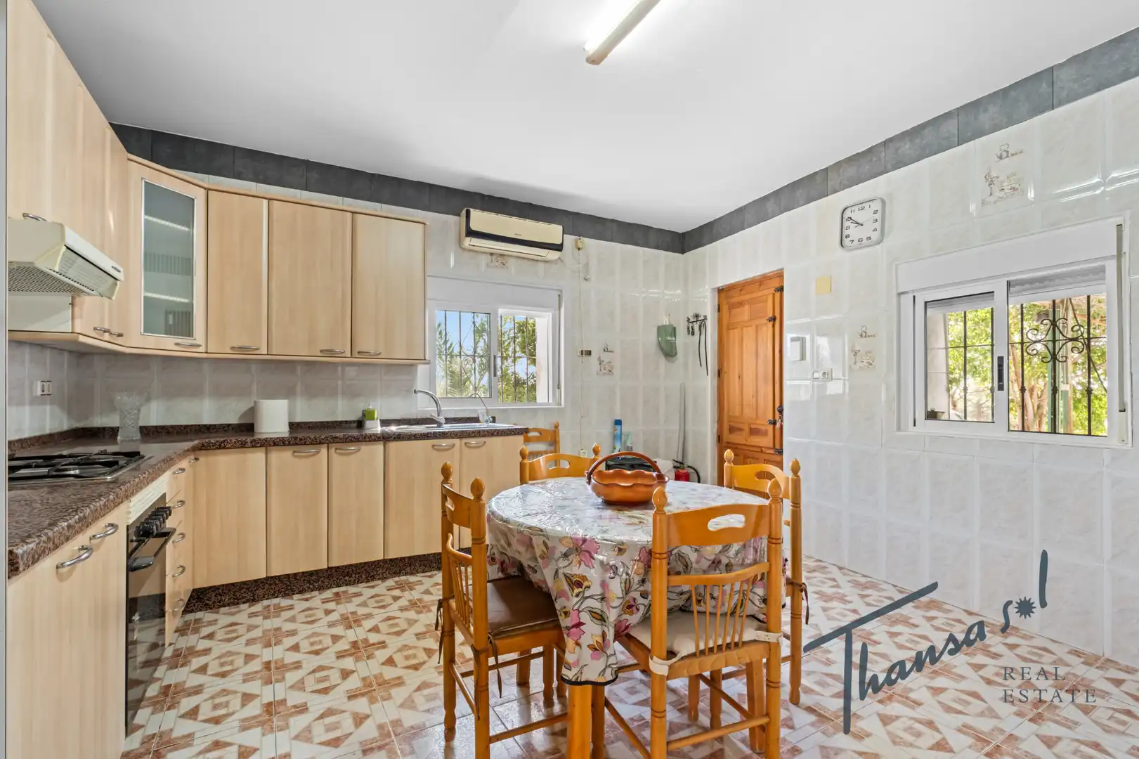 Cuina de Casa adosada en venda en Alicante / Alacant amb Aire condicionat, Jardí privat i Terrassa