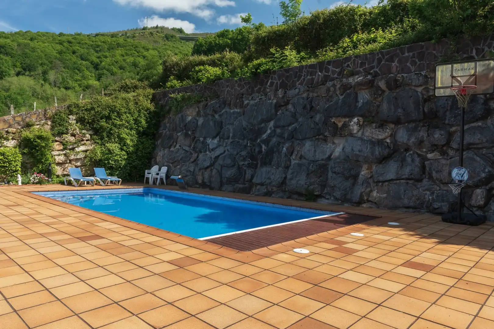 Piscina de Casa o chalet en venta en Elduain con Calefacción, Trastero y Amueblado