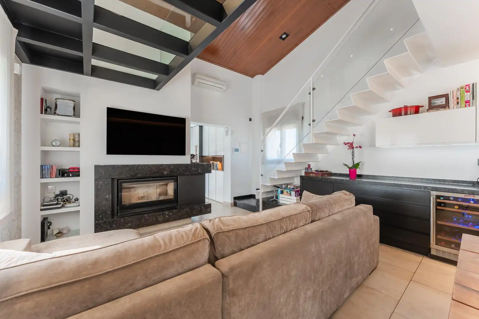 Sala de estar de Casa o chalet en venta en Montmeló con Calefacción, Terraza y Jacuzzi