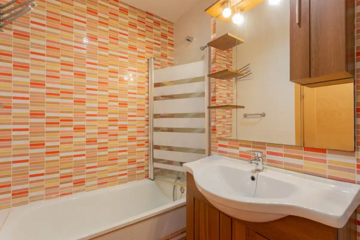 Badezimmer von Wohnung zur Miete in Granada mit Klimaanlage, Heizung und Möbliert