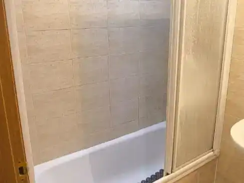 Badezimmer von Wohnung zur Miete in  Madrid Capital mit Klimaanlage und Schwimmbad