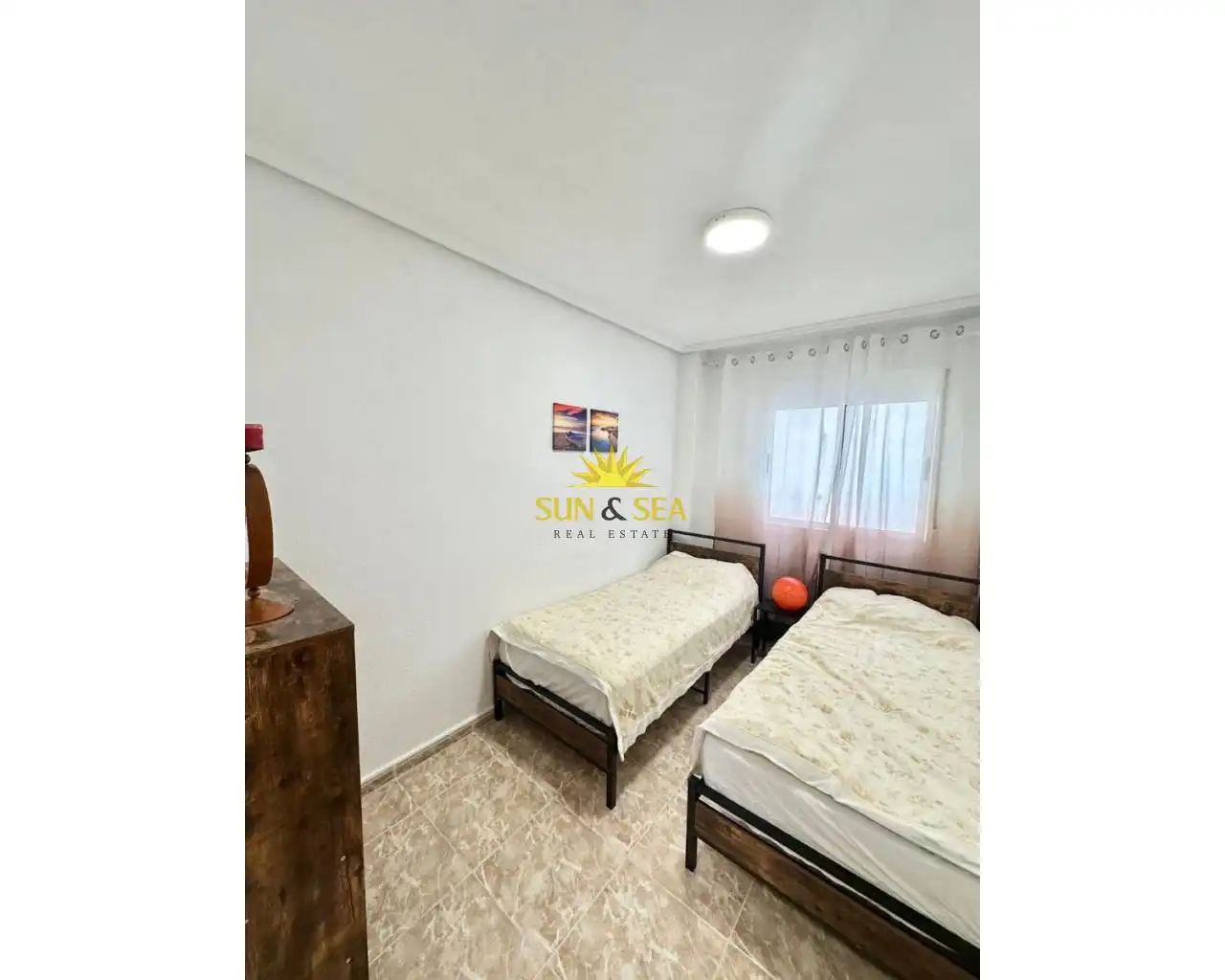 Habitación de Apartamento de alquiler en Torrevieja con Aire acondicionado, Calefacción y Amueblado