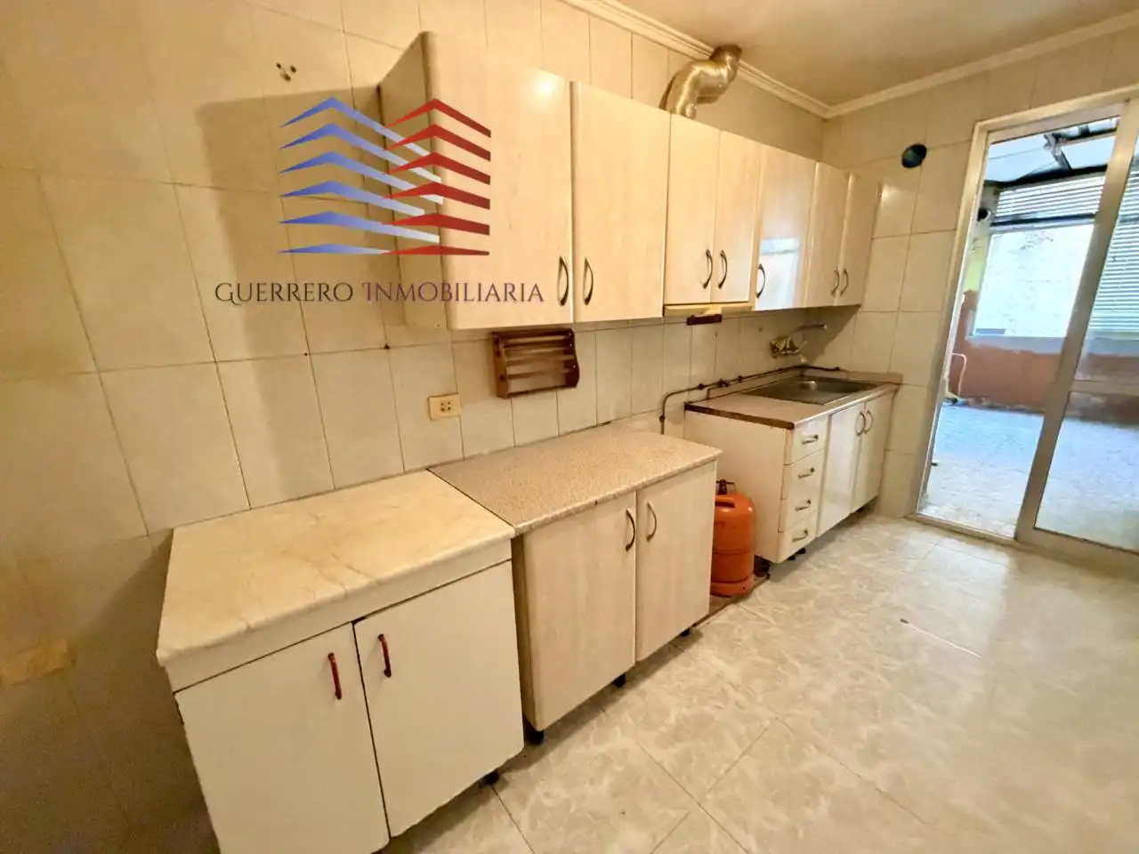 Cocina de Piso en venta en Ourense Capital  con Terraza, Trastero y Balcón