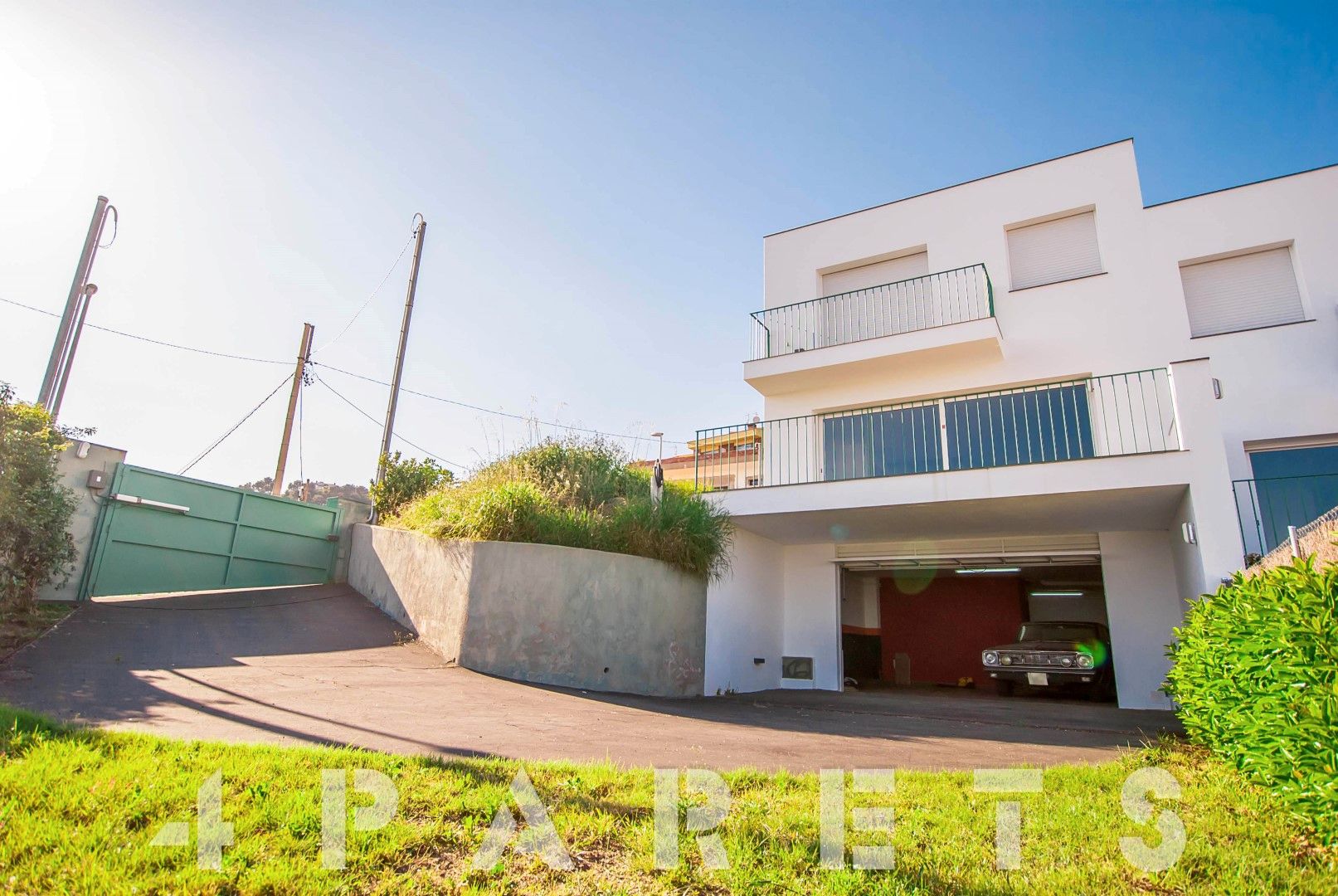 Aparcament de Casa adosada en venda en Santa Susanna amb Calefacció, Jardí privat i Parquet