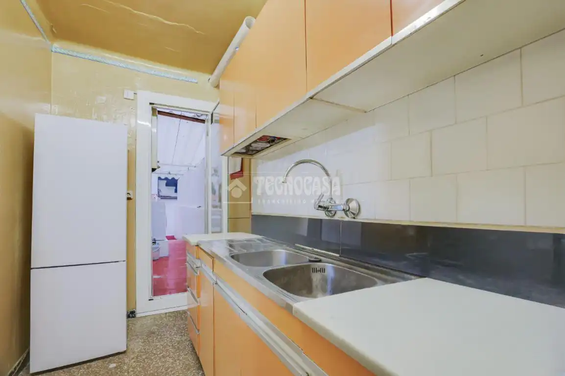 Cuina de Pis en venda en Sant Boi de Llobregat amb Aire condicionat i Terrassa