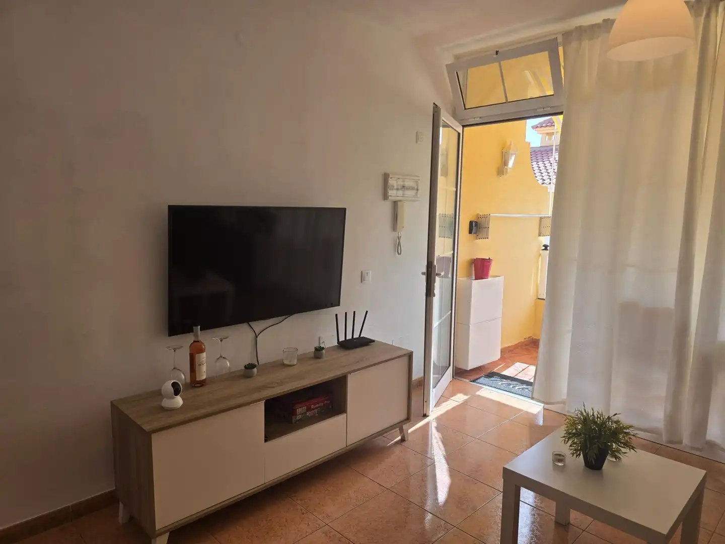 Sala de estar de Apartamento de alquiler en Mogán con Amueblado, Balcón y Piscina comunitaria