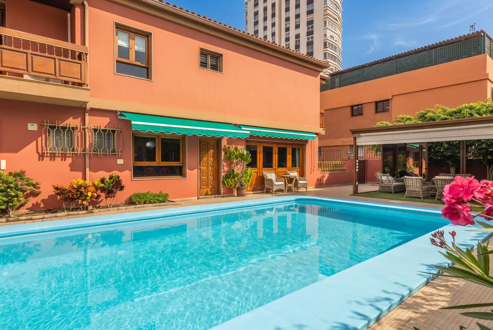 Piscina de Casa o xalet en venda en Las Palmas de Gran Canaria amb Aire condicionat, Jardí privat i Terrassa