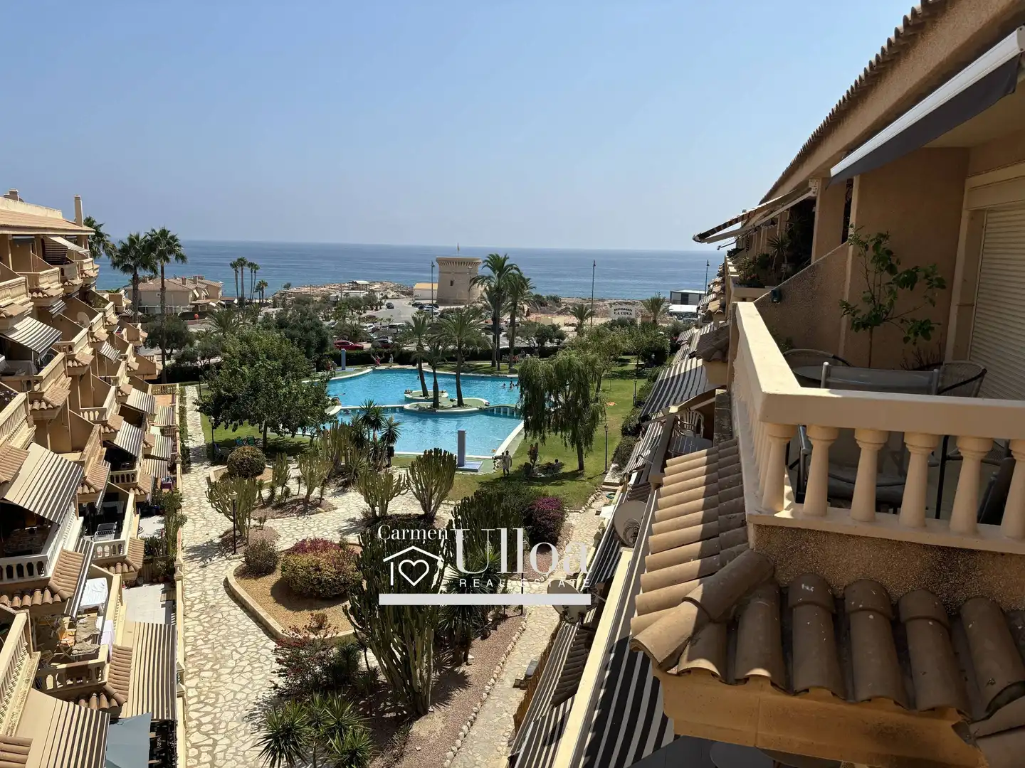 Vista exterior de Piso en venta en El Campello con Terraza y Piscina comunitaria