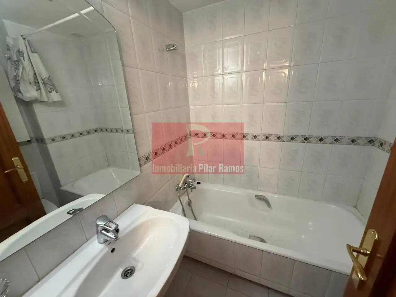 Baño de Piso en venta en León Capital  con Calefacción, Parquet y Terraza