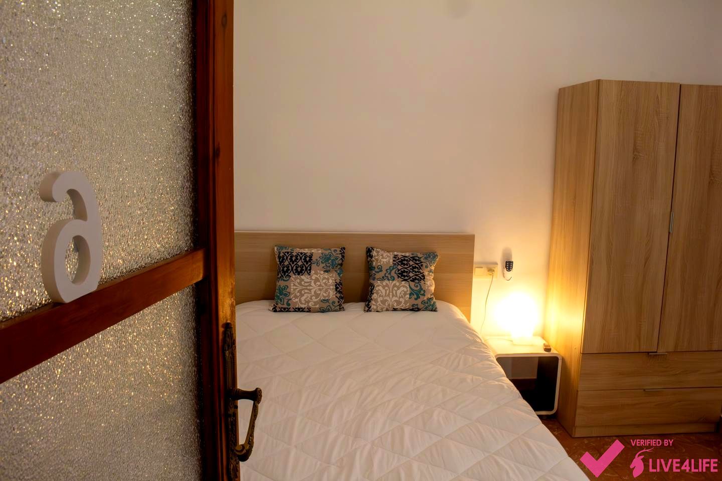 Bedroom of Flat to share in  Valencia Capital  with Air Conditioner and Furnished