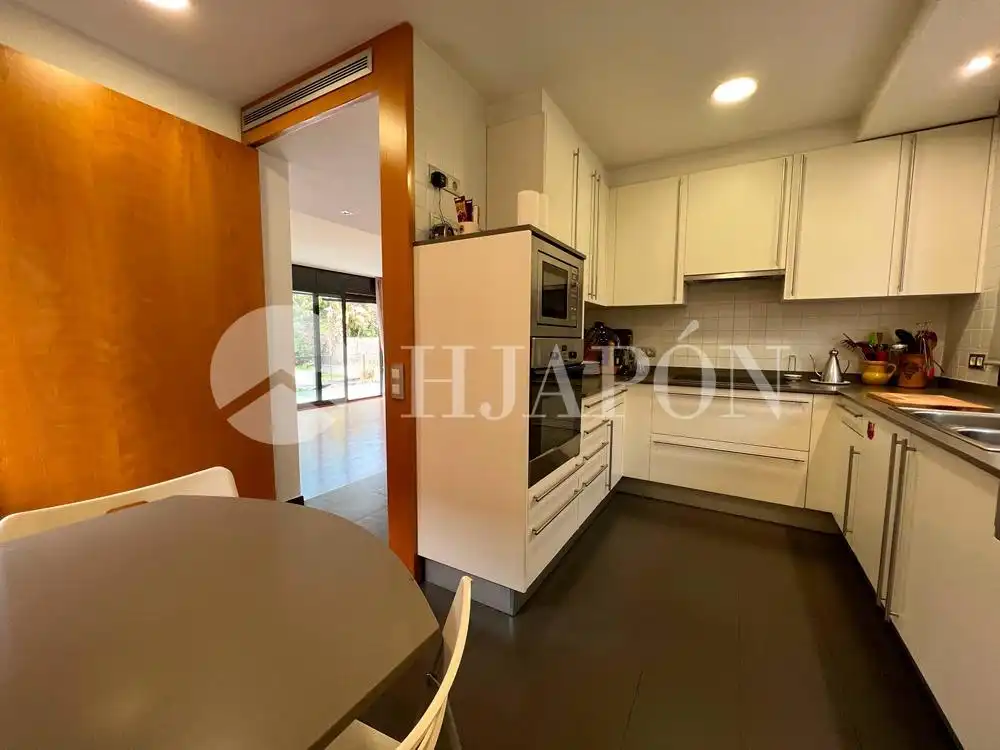Cocina de Casa o chalet en venta en Alella con Aire acondicionado, Calefacción y Jardín privado