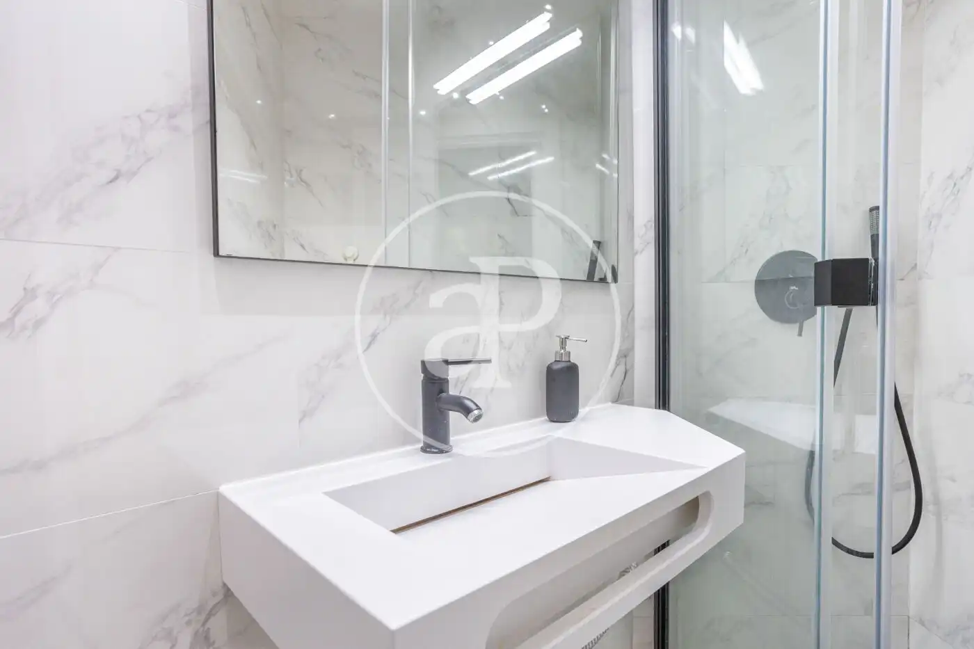 Baño de Piso de alquiler en Valencia con Aire acondicionado, Calefacción y Amueblado