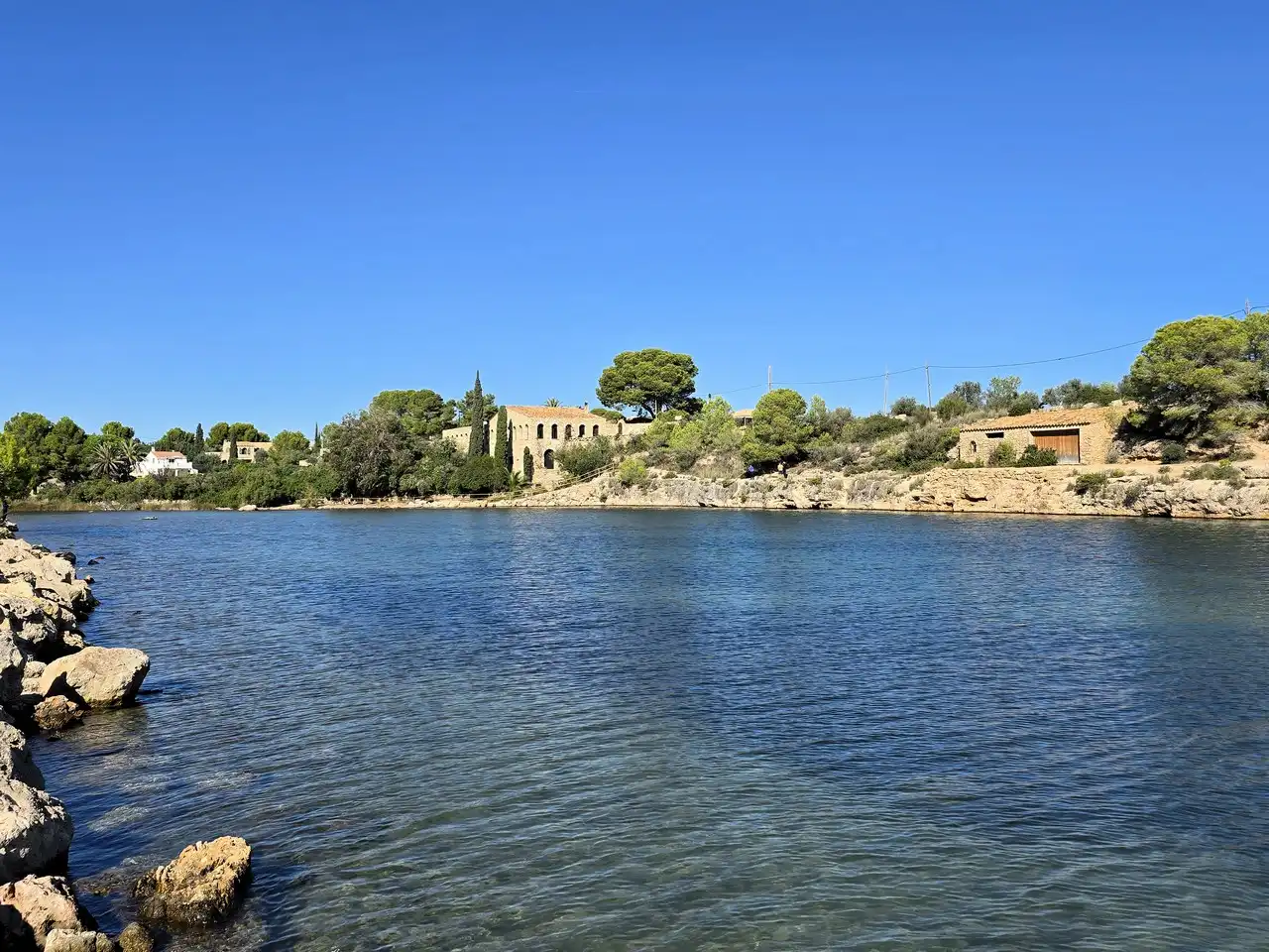 Vista exterior de Casa o xalet en venda en L'Ametlla de Mar  amb Jardí privat i Moblat