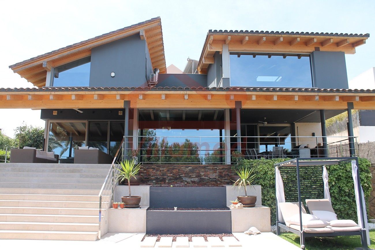 Vista exterior de Casa o xalet en venda en Bétera amb Aire condicionat, Calefacció i Jardí privat