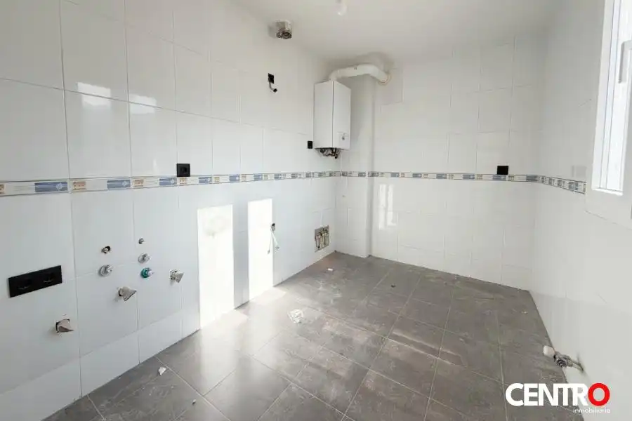 Badezimmer von Wohnung zum Verkauf in Cenes de la Vega mit Klimaanlage, Heizung und Privatgarten